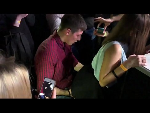 ❤️ एक रूसी नाइट क्लब में असली सेक्स। 18 वर्षीय रूसी लड़की गुदा में और योनि गड़बड़ में एक नाइट क्लब ❤️❌ गुदा वीडियो hi.pornoboden.ru पर